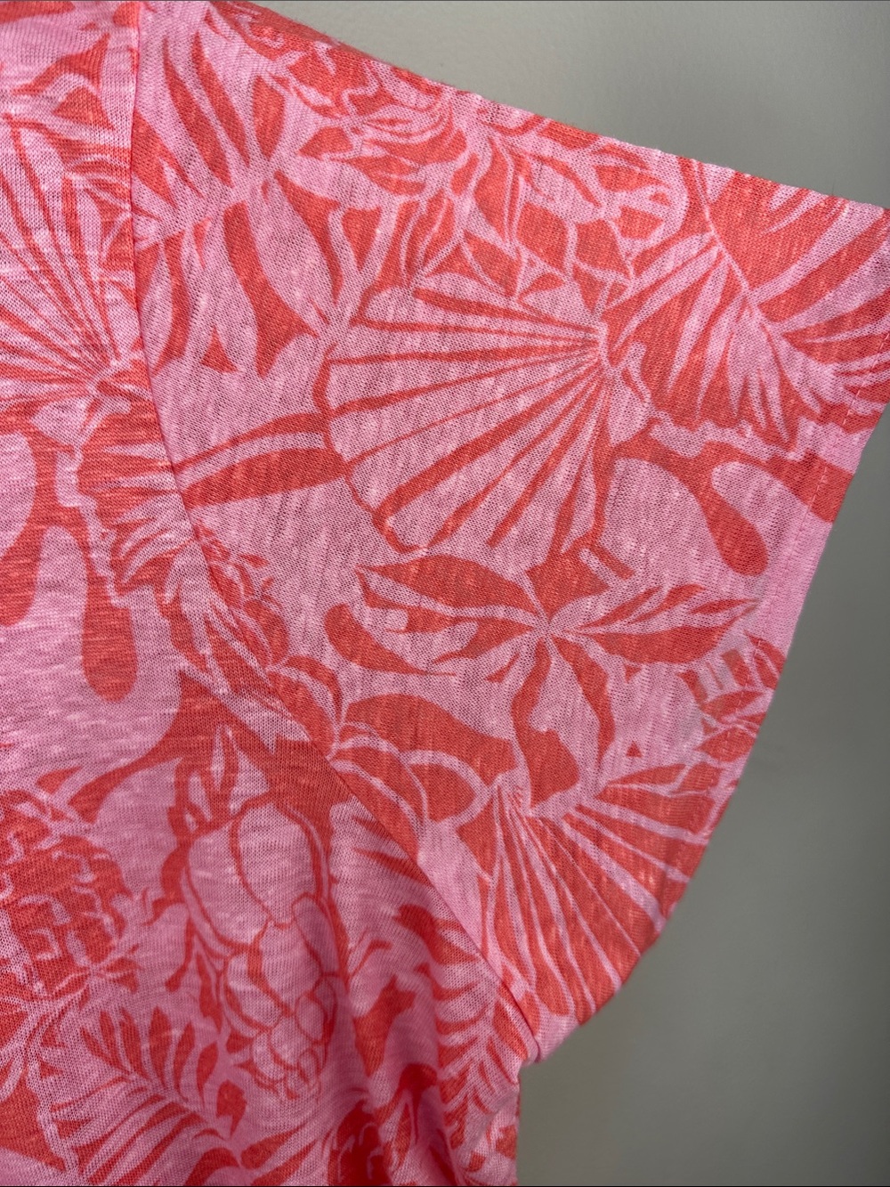 Nicole Miller Linen Coral-Pink Tropical Print V-Neck Tee NEW! - Picture 6 of 8
